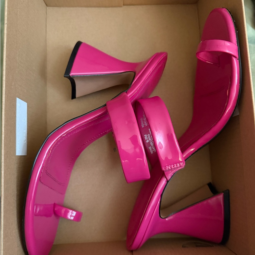 Steve Madden Renie Flared Heel Sandal